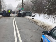 Droga do Olsztyna zablokowana. Wypadek na wjeździe
