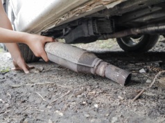 Kary za wycięcie katalizatora. Co grozi kierowcy i warsztatowi? Kto je nakłada?