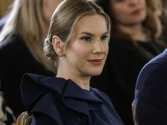 Wystawiła kreację na aukcji charytatywnej. Wiadomo, za ile ją wylicytowano