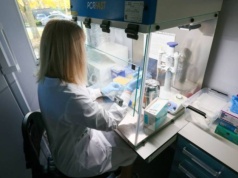 Międzynarodowy Dzień Kobiet i Dziewcząt w Nauce 2026. Nowy raport pokazuje skalę nierówności