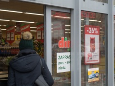 Zaskakujące zmiany w zarządzie i spór z pracownikami. Ciemne chmury zbierają się nad Dino