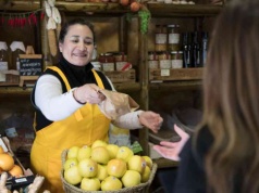 Mały sklep wygrywa z marketem. Tak zmieniają się nasze zakupy
