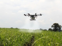 Precyzyjne rolnictwo przyspiesza. Ministerstwo otwiera drogę dla dronów