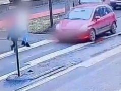 Senior nie zauważył dziecka na pasach. Nagranie mrozi krew w żyłach