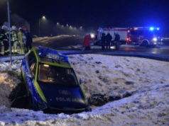 Kolizja radiowozu z osobówką w Gościcinie. Funkcjonariusz trafił do szpitala