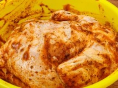 Sypiemy do kurczaka na potęgę. W domu łatwo zrobisz zdrową i szybką wersję