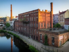 Stara Farbiarnia na Wyspie Młyńskiej przechodzi przebudowę. Jedni biją brawo, a inni krytykują