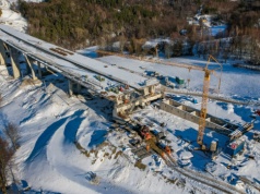Drogowcy nie dali się zimie. Prace nad najwyższą estakadą w Polsce trwają mimo śniegu