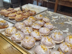 Tłusty czwartek 2026. Gdzie najlepsze pączki w Warszawie? Wiemy, gdzie są tłumy