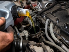Dolewasz, ale nie wymieniasz? Tak zabijasz silnik i nawet o tym nie wiesz, zapłacisz krocie