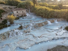 To najpiękniejsze gorące źródła w Europie. Idealne na zimowy wypad