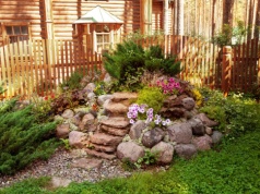 Tak stworzysz efektowny skalniak w swoim ogrodzie. Ten element nada mu charakteru