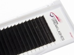 Makijaż na wielkie wyjście - jak sztuczne rzęsy podkreślają wieczorową stylizację?