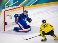 Gospodarze powalczyli z hokejową potęgą