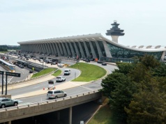 Czy Amerykanie będą odlatywać z lotniska imienia Trumpa i odjeżdżać z dworca Trumpa?