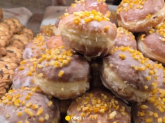 Taniej zrobić w domu niż kupić w cukierni? Eksperci wyjaśniają, jak to jest z pączkami