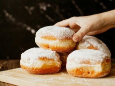 Nie każdy może świętować Tłusty Czwartek. Internista wyjaśnia, komu pączki szkodzą