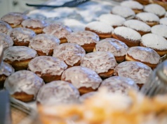 Słodka inwazja na stolicę! Gdzie w Warszawie znajdziemy pączka idealnego?