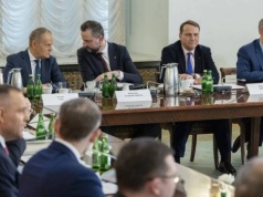 Tusk wyszedł wcześniej z posiedzenia RBN. Dzisiaj mówi o "pseudoaferze wywołanej przez prezydenta"