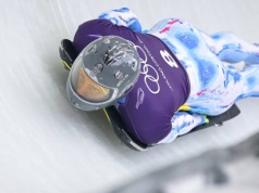 Ukraiński skeletonista zdyskwalifikowany za kask. 