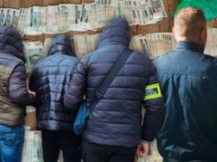 Dwaj lekarze i pielęgniarz w rękach policji. Tak działali