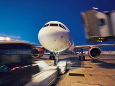 Kuba zakazała sprzedaży paliwa lotniczego, Rosja ewakuuje turystów