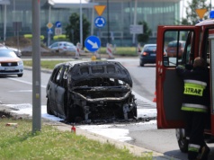 Straż pożarna podlicza pożary: auta na prąd nie palą się częściej niż spalinowe