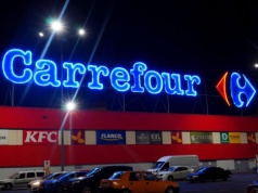 Carrefour wychodzi z sąsiedniego rynku. Żabka obejdzie się smakiem