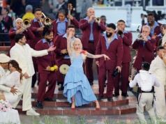 Lady Gaga postawiła na LUAR podczas Super Bowl 2026. Co to za marka?