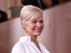 Pamela Anderson przykuła uwagę. Najmodniejszy kolor 2026 roku skradł show