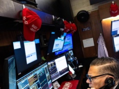 Rekordowe inwestycje w spółki nietechnologiczne. Inwestorzy przestraszyli się AI