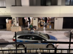 20 policjantów, zabezpieczone dokumenty i paczki. Śledztwo ws. fundacji trwa
