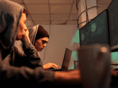 Kto kogo podgląda? Szpieg sam się wystawił. Paragon i zdjęcie spyware'u