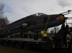 Wojsko podarowało Su-22M4. Samolot stanie przy gminnym lądowisku w Świebodzicach