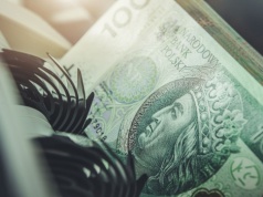 Wpiszesz to imię w tytule przelewu i będziesz miał poważny problem. Banki blokują pieniądze