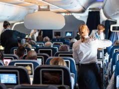 Nagminne zachowanie pasażerów. Stewardessa nie kryje irytacji