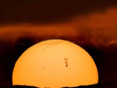 Ognisty pierścień Słońca i parada planet. Fascynujący pokaz na niebie