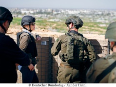 Przewodnicząca Bundestagu wjechała z wojskiem do Strefy Gazy. Nie spotkała się z Palestyńczykami