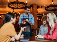 Dziś Galentynki. Polki i restauracje kochają nowy trend