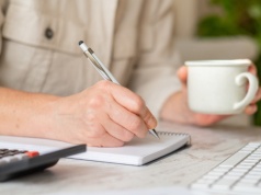 Walentynki to dobry moment na rozmowę o finansach. Tyle par kłóci się o pieniądze