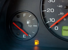 Mechanicy zdradzili, ile paliwa trzeba mieć w baku. To się naprawdę opłaca