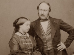 Lud kochał tę historię. Widział w niej nie układ polityczny, lecz bajkę o miłości silniejszej od tronu