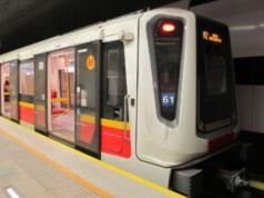 Awaria metra w Warszawie. Pasażerowie M1 i M2 muszą zmienić plany