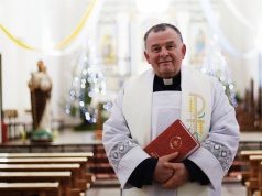 Białoruś sprzedaje majątek wygnanego do Watykanu księdza Okołotowicza