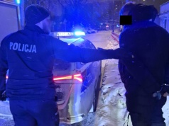 Na widok policjantów ukrył się za ladą sklepową. Policjanci zatrzymali obywatela Białorusi, który nielegalnie przybywał na terenie RP