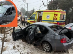 O krok od tragedii. Kierowca BMW prawie zderzył się z radiowozem i dachował w rowie