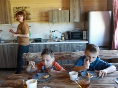 Matka zamówiła rodzinie dietę pudełkową. "Teściowa uważa, że to wstyd i lenistwo"