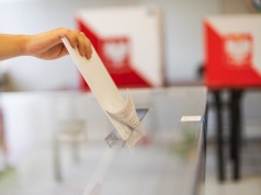 AI psuje wyniki ankiet i sondaży. Eksperci ostrzegają przed „zanieczyszczonymi” danymi