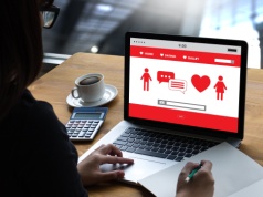 Jak znaleźć miłość w czasach samotności? Wyłączcie aplikacje randkowe