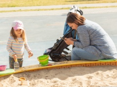 Sprzeczka na placu zabaw zakończyła się kłótnią matek. "Była niezadowolona, że nazwałam ją kłamczuchą"